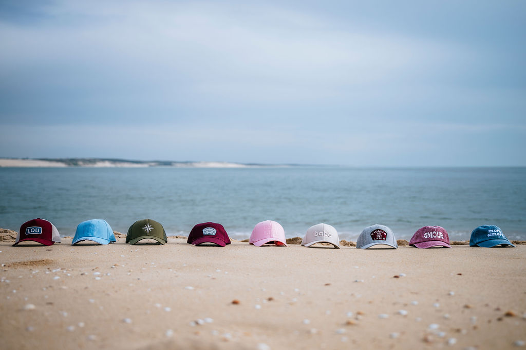 Casquettes personnalisées My CAP sur le sable sur une plage