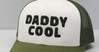 Zoom broderie 3D sur casquette personnalisée