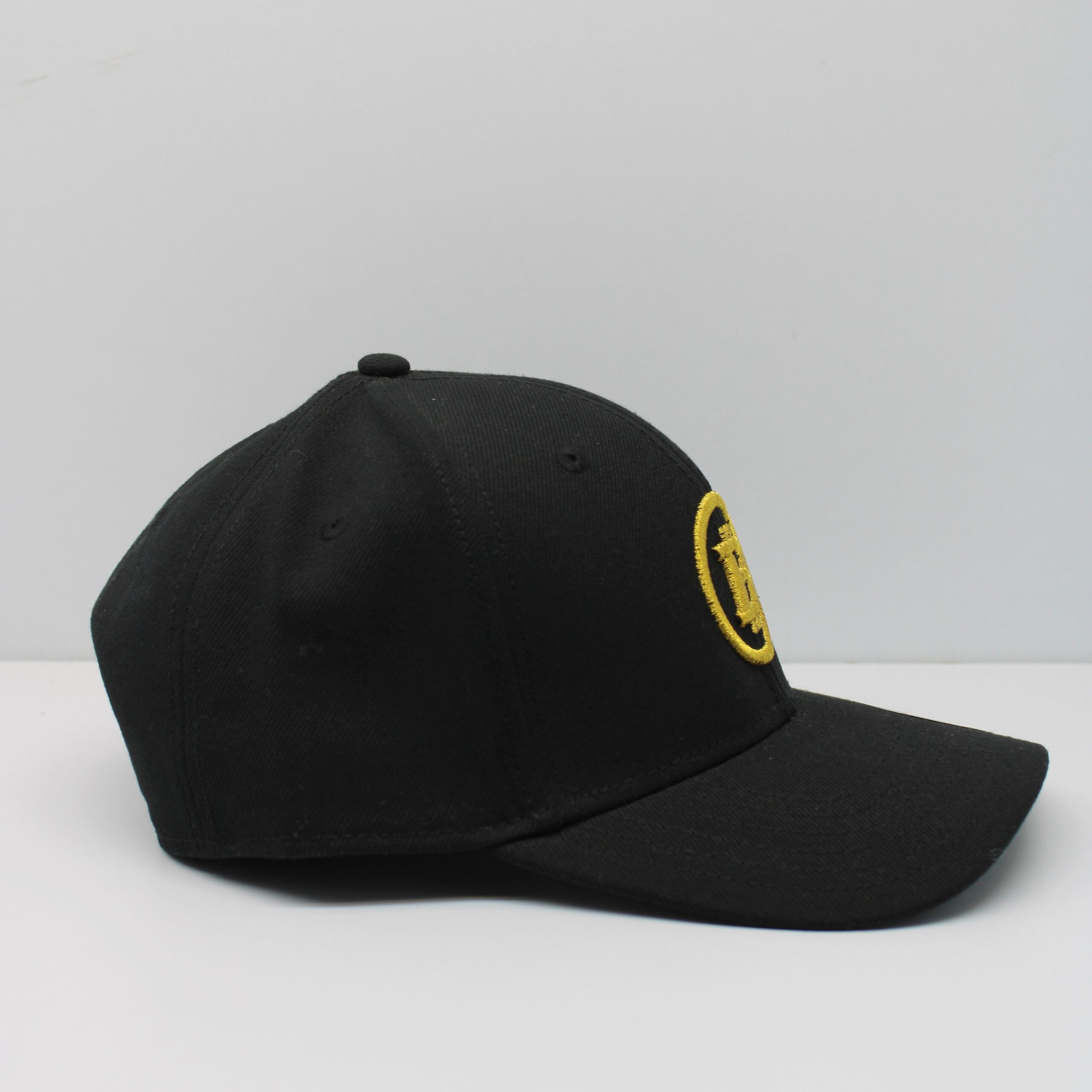 casquette bitcoin entouré my cap collection (3)